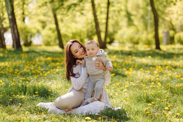 Familie genießt Walk In Park