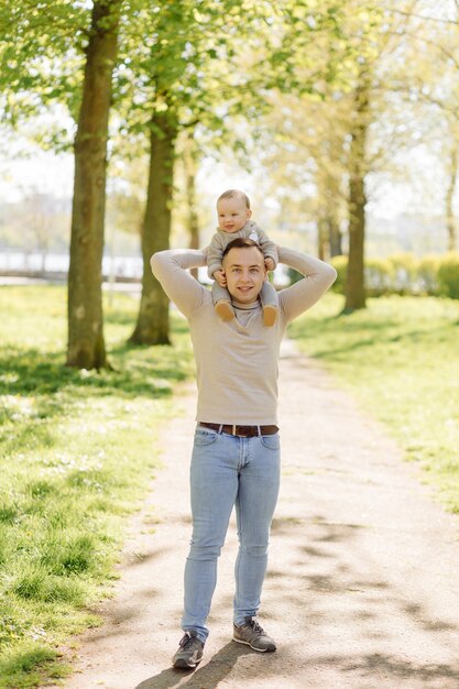 Familie genießt Walk In Park