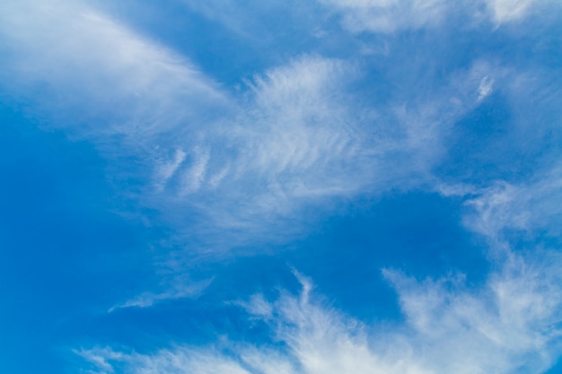 Kostenloses Foto fantastische blauen himmel