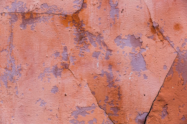 Farbe und Risse auf der Zementwandoberfläche