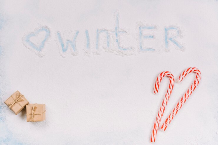Kostenlose Foto fassen sie winter auf zuckerpulver mit bonbons ab