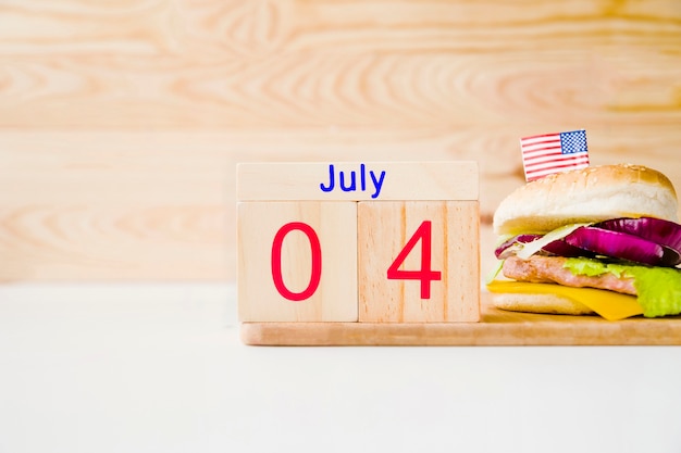 Kostenloses Foto fastfood-konzept mit kalender