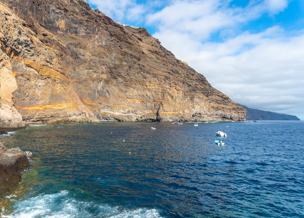 Faszinierende Aussicht auf die wunderschöne Meereslandschaft in Puerto de Puntagorda, Kanarische Inseln, Spanien