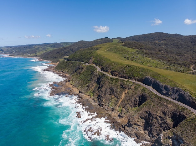 Faszinierende Landschaft eines schönen Strandes mit blauem Himmel in in Hong Kong