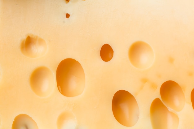 Feinschmeckerischer Emmentalerkäse der Nahaufnahme