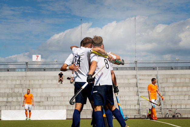 Feldhockeyspieler während eines Turnierspiels