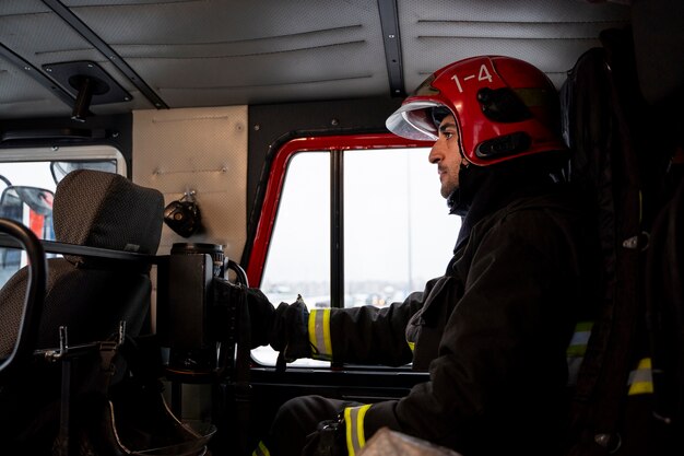 Feuerwehrleute bereit für seinen Einsatz