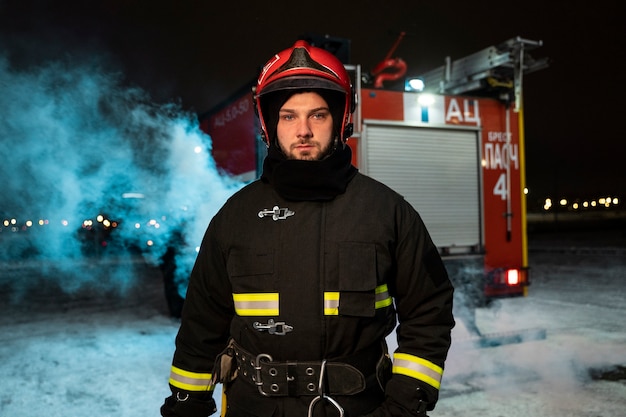 Feuerwehrmann bereit für seinen Einsatz