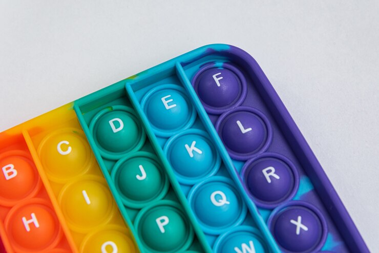Kostenlose Foto fidget pop it spielzeug regenbogenfarbe - antistress, spaß und lehrreich