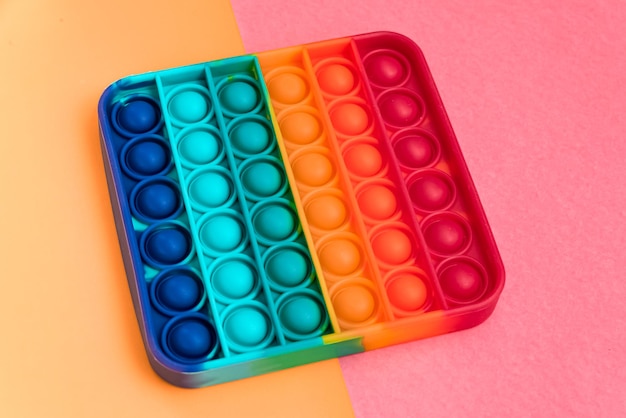 Fidget Pop it Spielzeug Regenbogenfarbe, Antistress, Spaß und lehrreich
