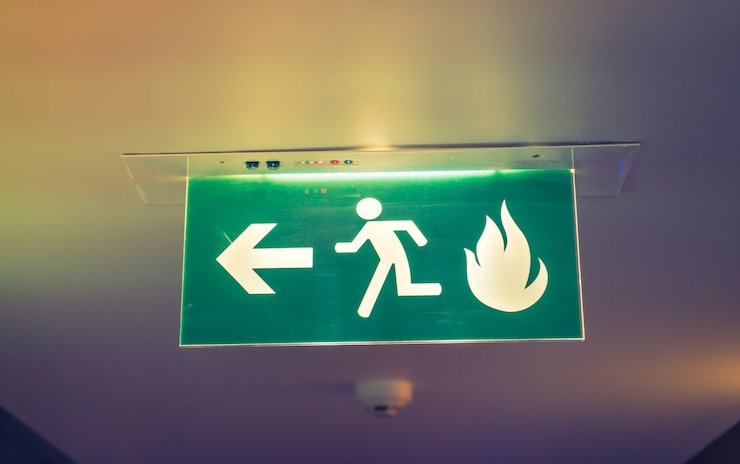 Kostenlose Foto fire exit (gefilterte bild verarbeitet vintage-effekt.).