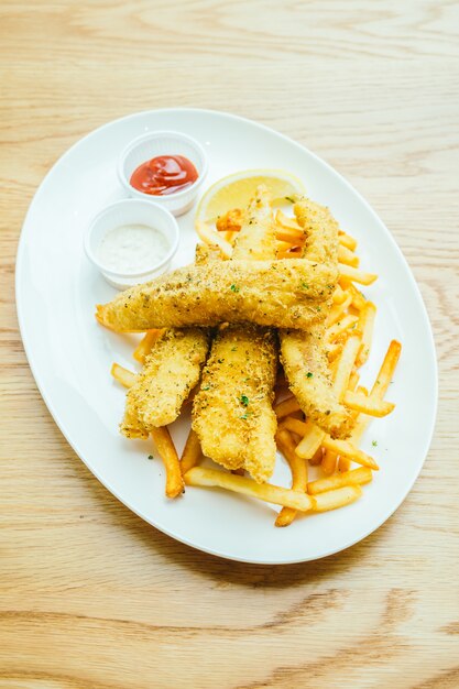 Fisch und Chips mit Pommes Frites