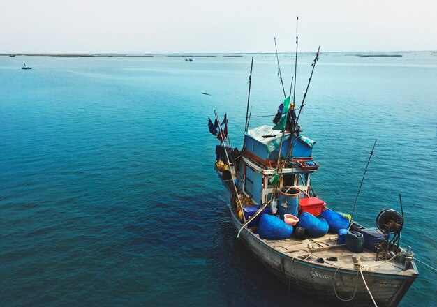 Fischerei-Boots-Meerblick-Wasserfahrzeug-Natur-Konzept