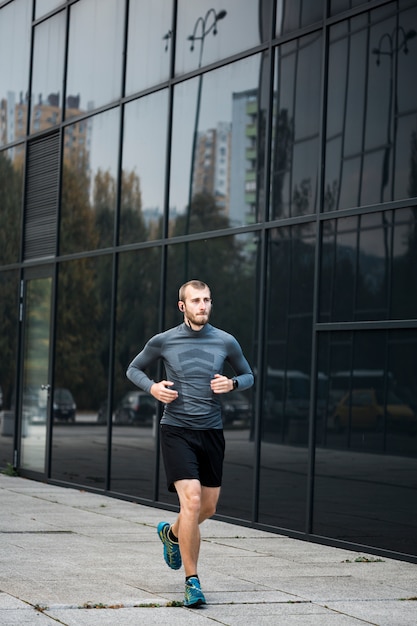 Fitness Junge läuft