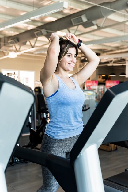 Fitness Mädchen auf Tretmilch