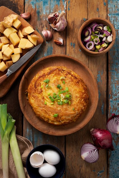 Flach lag köstliches spanisches Tortilla-Stillleben