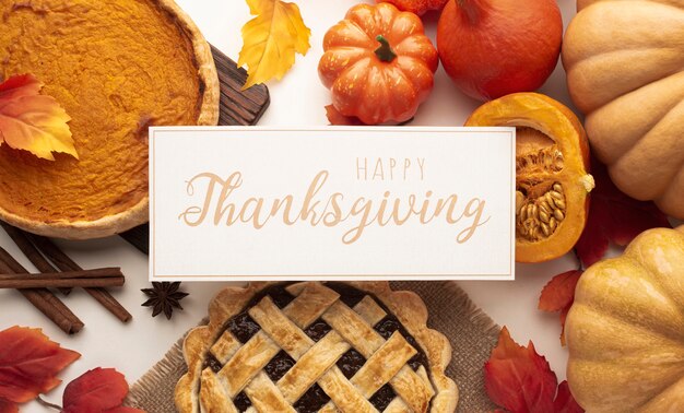 Flach lag Sortiment mit Essen und Thanksgiving-Zeichen