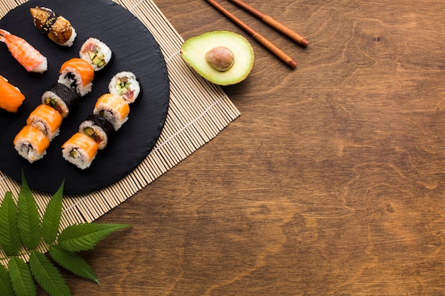 Flach legen Sushi-Rahmen mit textfreiraum