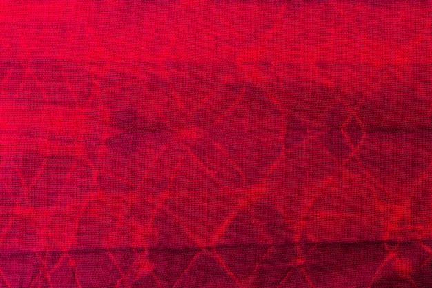 Flache Lage aus buntem Batik-Textil