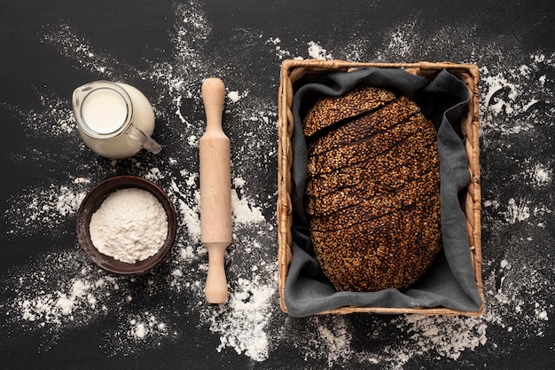 Kostenloses Foto flache lage des köstlichen brotkonzepts