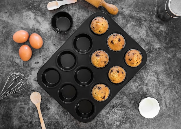 Flache Lage des köstlichen Cupcakes-Konzepts