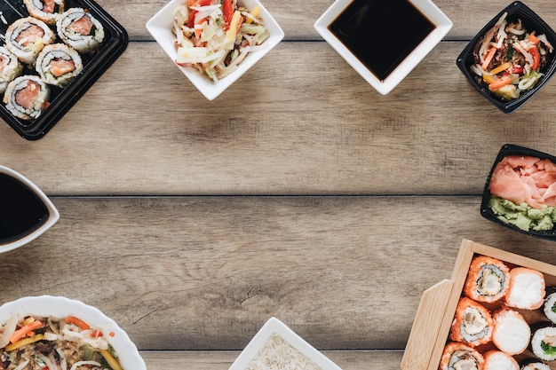 Kostenloses Foto flache lage sushi-komposition mit exemplar