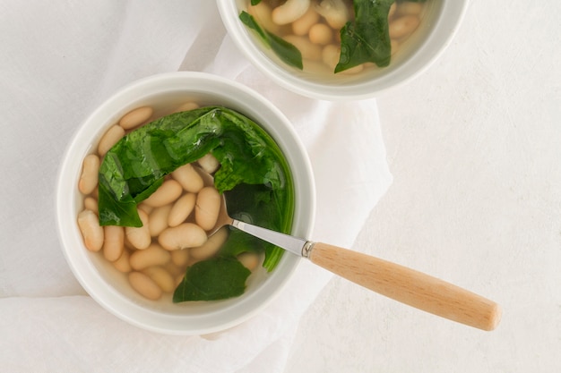 Kostenloses Foto flache weiße bohnensuppe