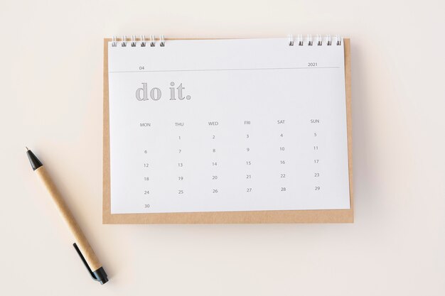 Flacher Planer Kalender und Stift
