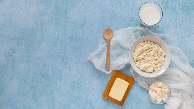 Flacher Rahmen mit Milchprodukten