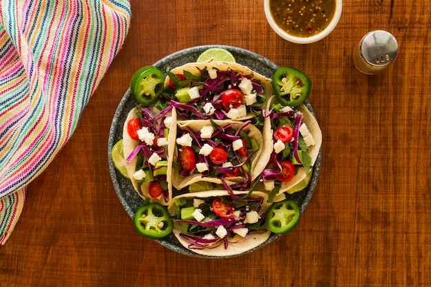 Flaches, leckeres Tacos-Arrangement