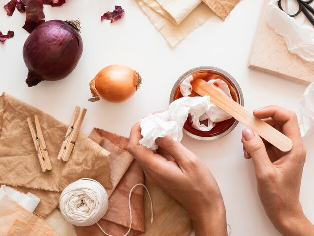 Flachlegierungspigmente aus natürlichen Inhaltsstoffen