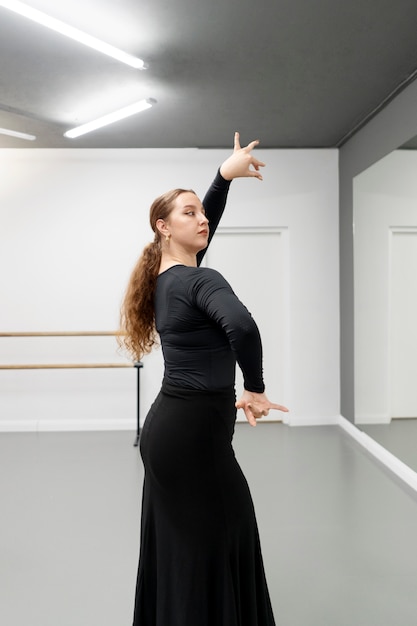 Flamenco-Tänzerin im Studio