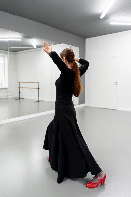 Flamenco-Tänzerin im Studio