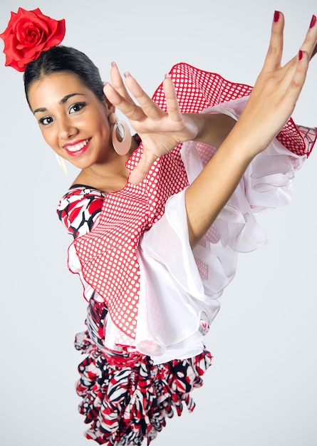 Kostenloses Foto flamenco-tänzerin in schönem kleid
