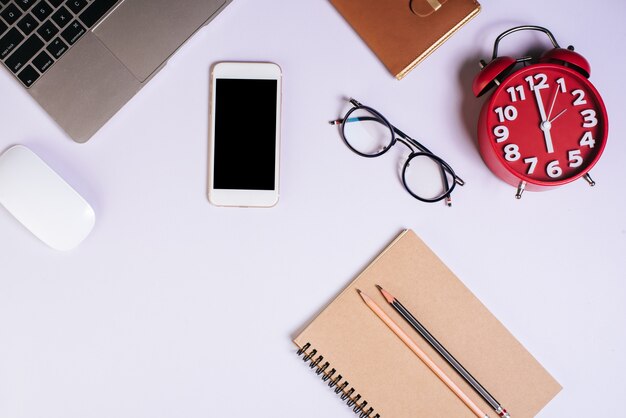 Flat Lay, Draufsicht Schreibtisch Schreibtisch. Arbeitsbereich Hintergrund