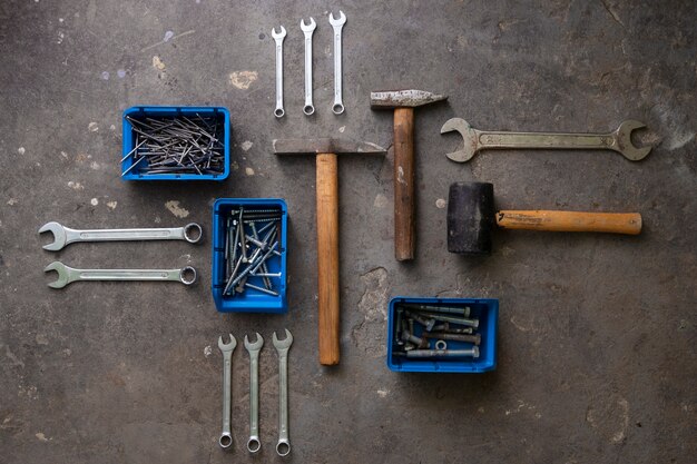 Flat Lay Mechaniker liefert Zusammensetzung