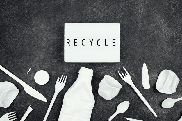 Flat-Lay-Recycling-Konzept