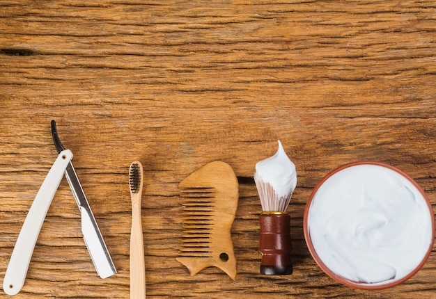 Flat Lay Zusammensetzung von Rasierobjekten