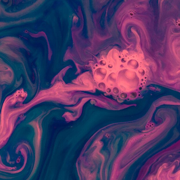 Flüssiger Hintergrund der rosafarbenen und grünen Farbe mit Blasen