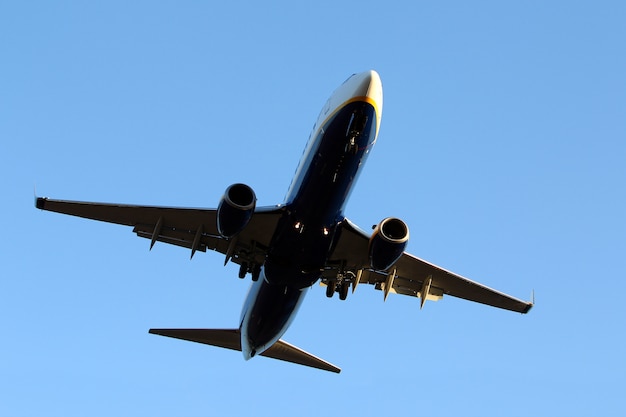 Flugzeug am Himmel