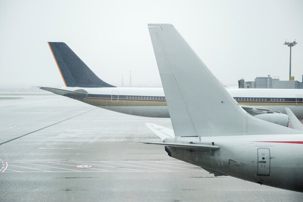 Flugzeuge in einem Flughafen