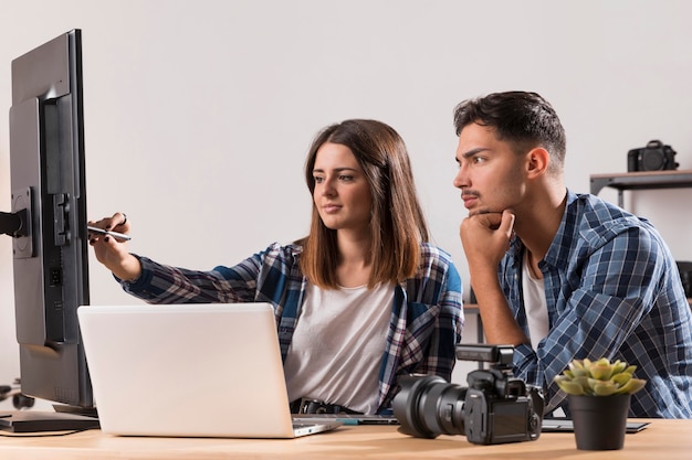 Fotografen bearbeiten ihre Fotos