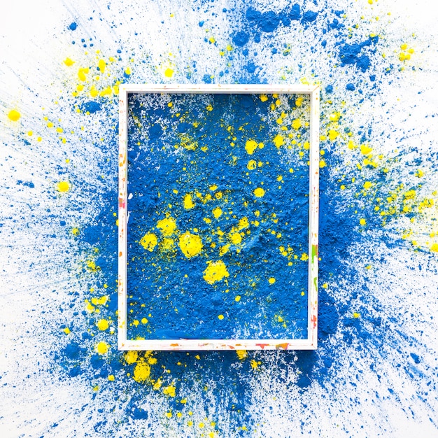 Fotorahmen auf den blauen und gelben hellen trockenen Farben