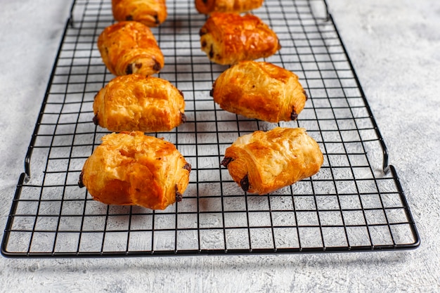 Französische Croissants schmerzen au Schokolade.