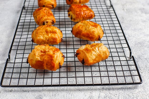 Französische Croissants schmerzen au Schokolade.