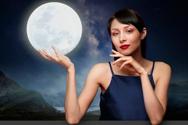 Kostenloses Foto frau, die mond hält