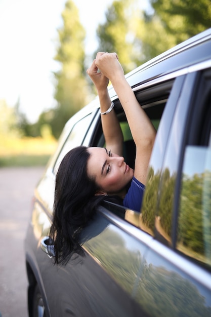 Frau im Auto