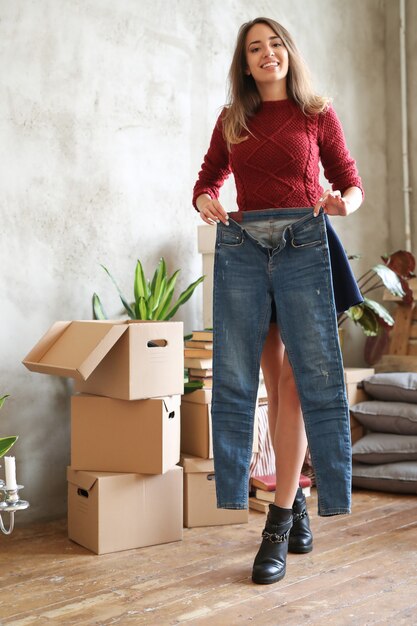 Frau im neuen Zuhause