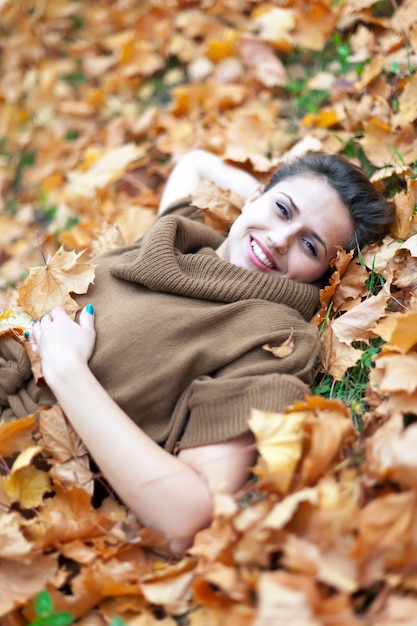 Frau im september park