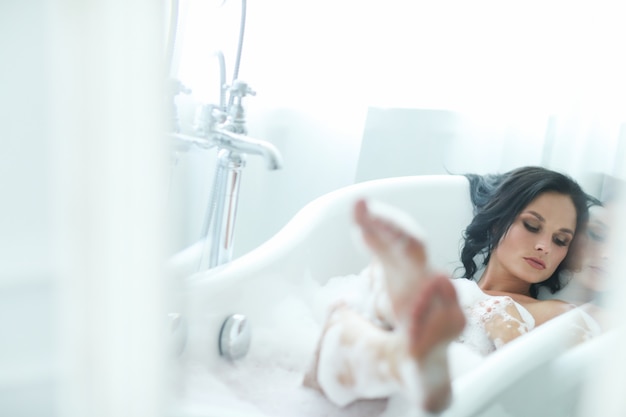 Frau in der Badewanne